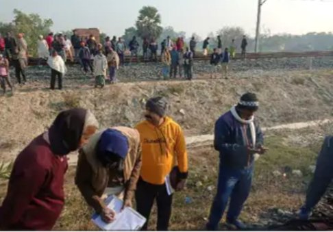 हिंदी समाचार |टहलने गयी महिला की ट्रेन की...
