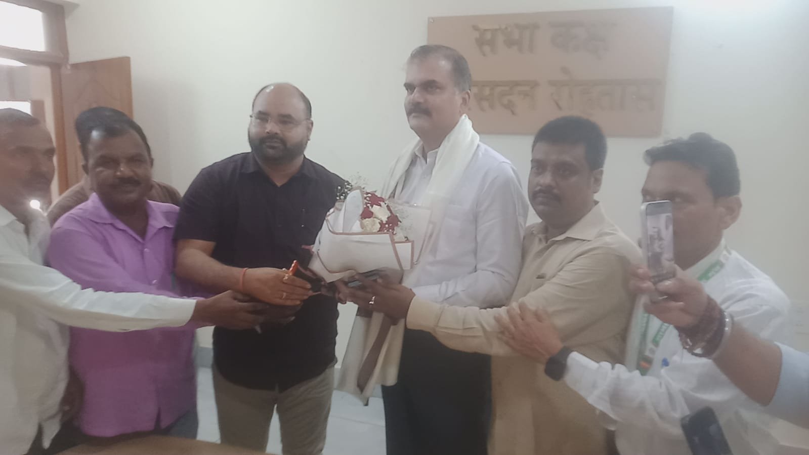 हिंदी समाचार |जाति धर्म और लिंग जैसे...