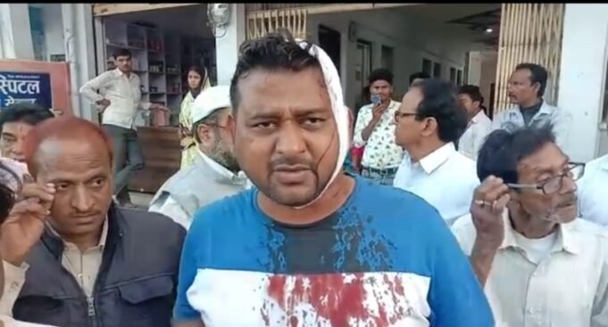 हिंदी समाचार |कार सवार दो लोगों को...