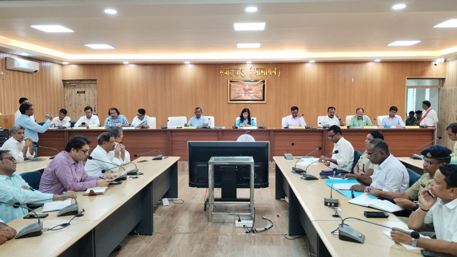 हिंदी समाचार |डीएम की अध्यक्षता में...