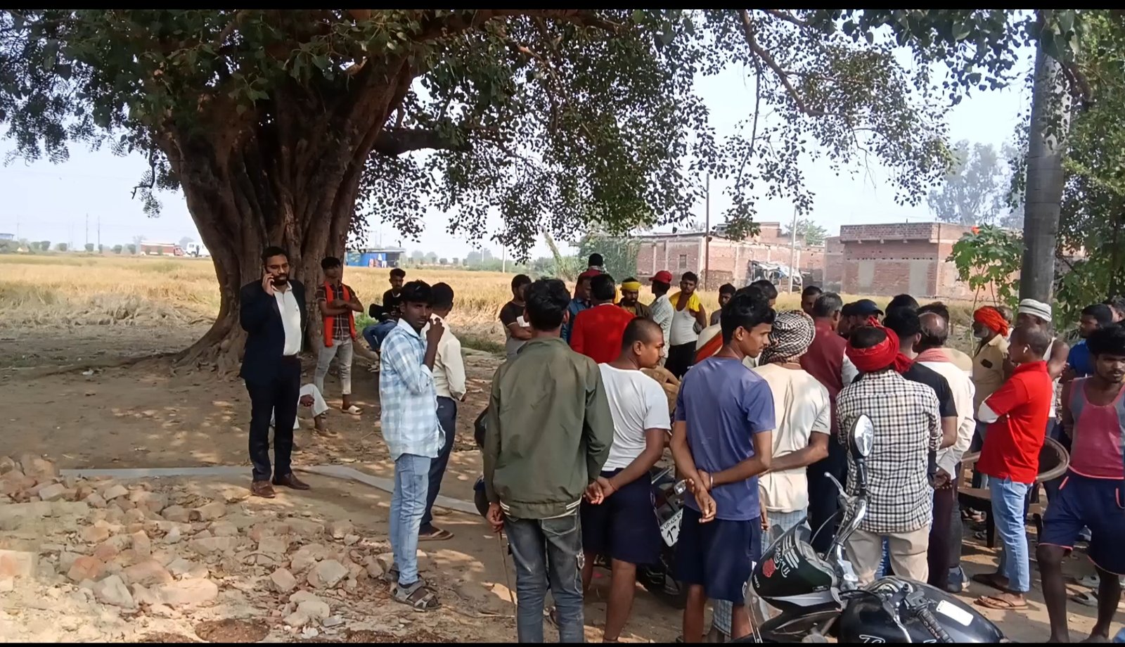 हिंदी समाचार |सड़क की भूमि हेतु दो पक्षों...