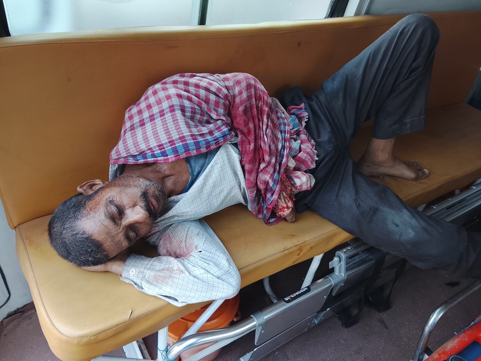 हिंदी समाचार | NH-19 पर भीषण हादसा, एक व्यक्ति...