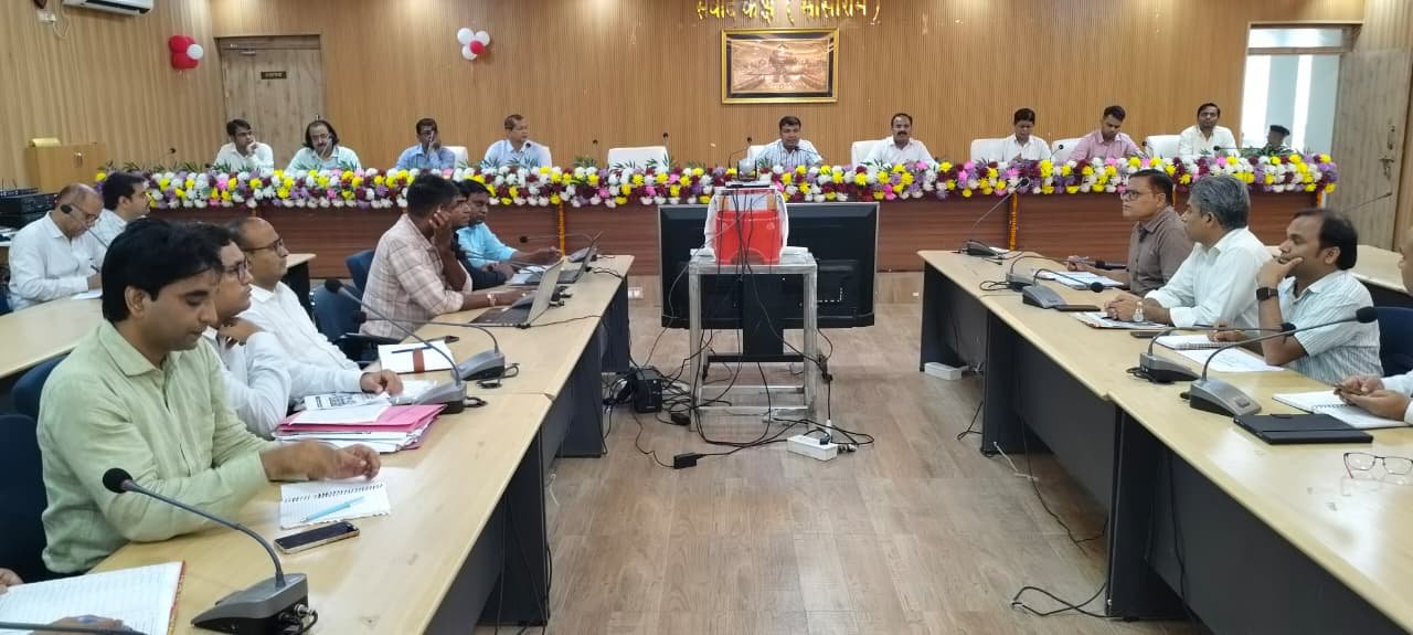 हिंदी समाचार | डीएम की अध्यक्षता में...