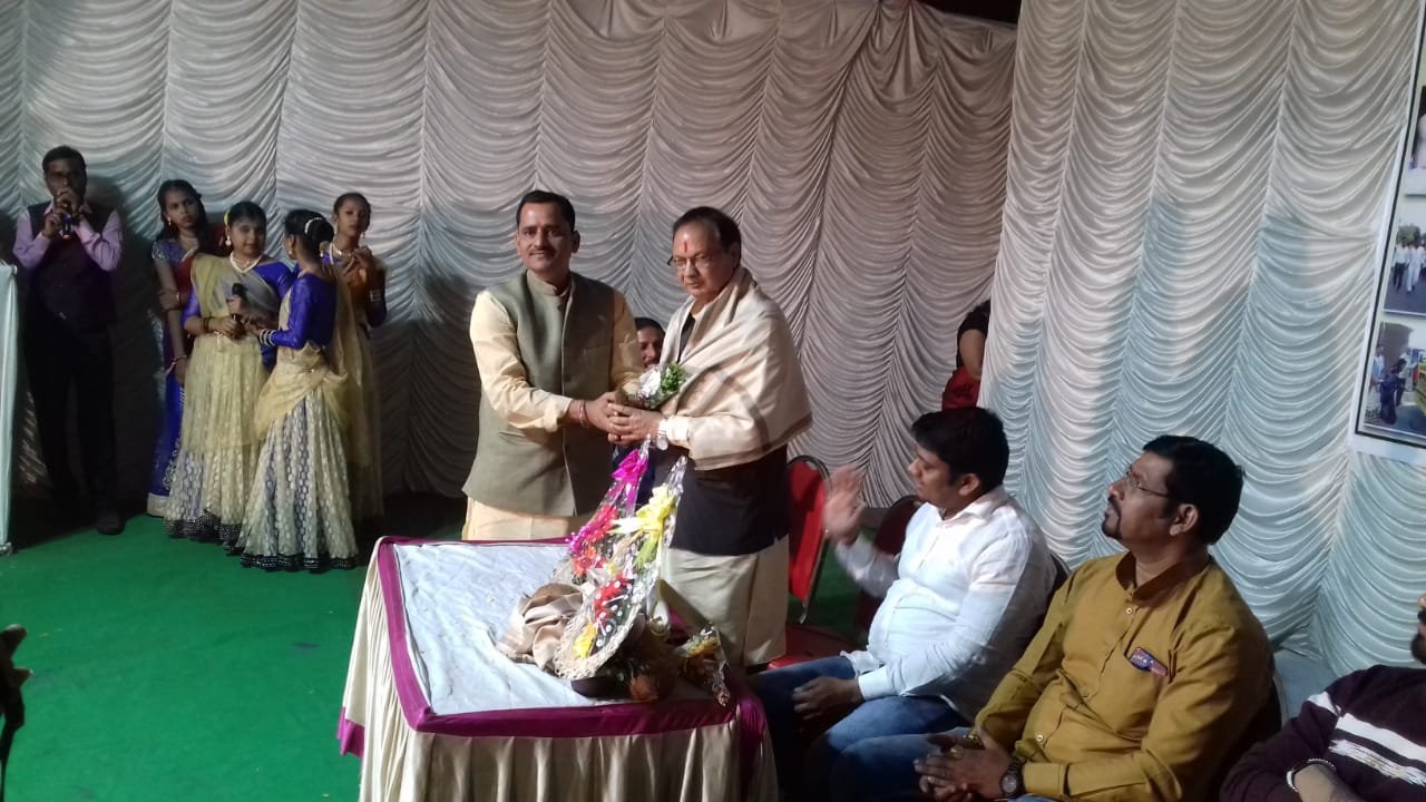 हिंदी समाचार |नरेन्द्र हिन्दी विद्यालय का...