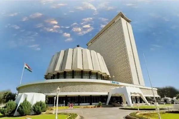 हिंदी समाचार |केबिन न. 602 से क्यों घबरा रहे...