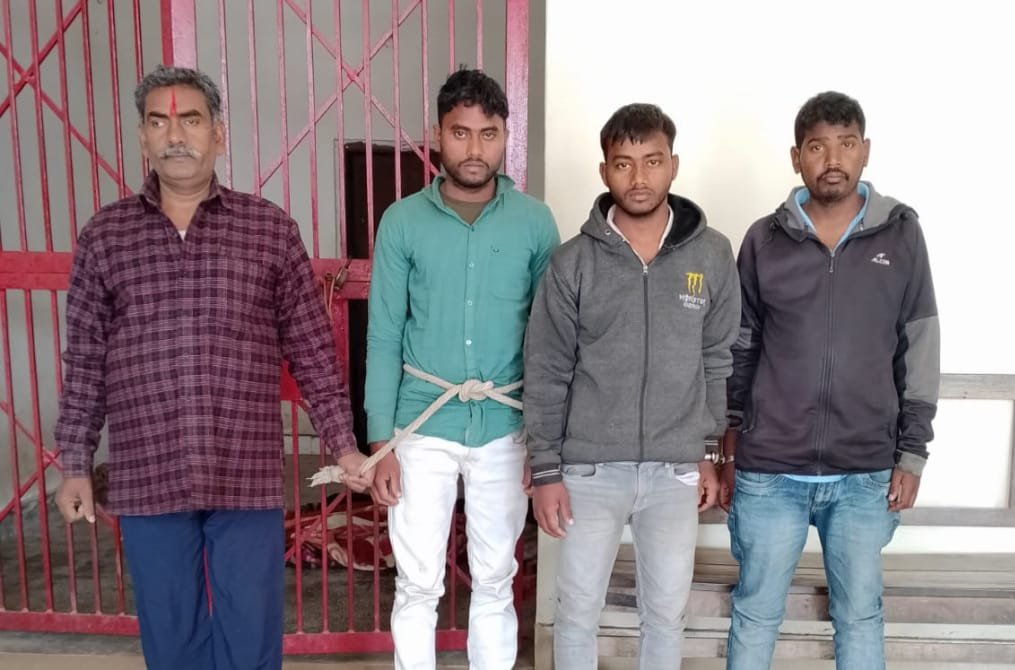 हिंदी समाचार |चैनपुर पुलिस ने तीन लुटेरों...