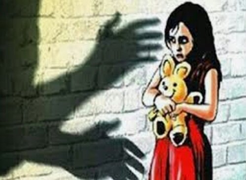 हिंदी समाचार |नाबालिग बालिका से दो युवकों...