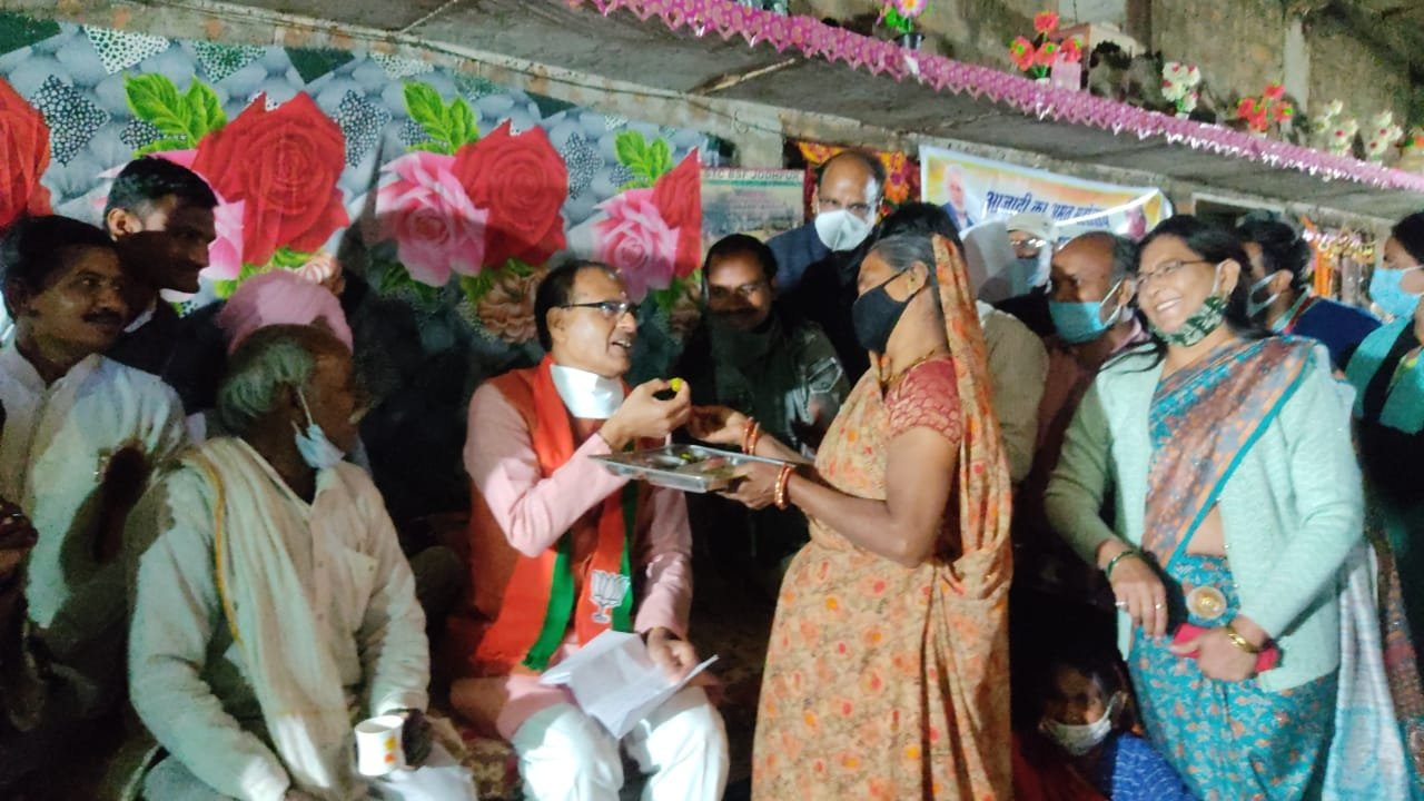 हिंदी समाचार |मामा के रूप में हर उम्र वर्ग...