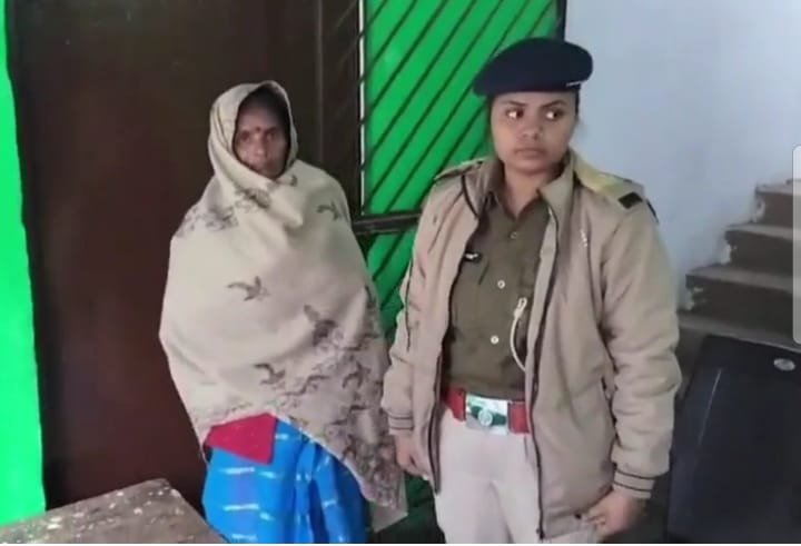 हिंदी समाचार |35 पीस अंग्रेजी शराब के साथ एक...