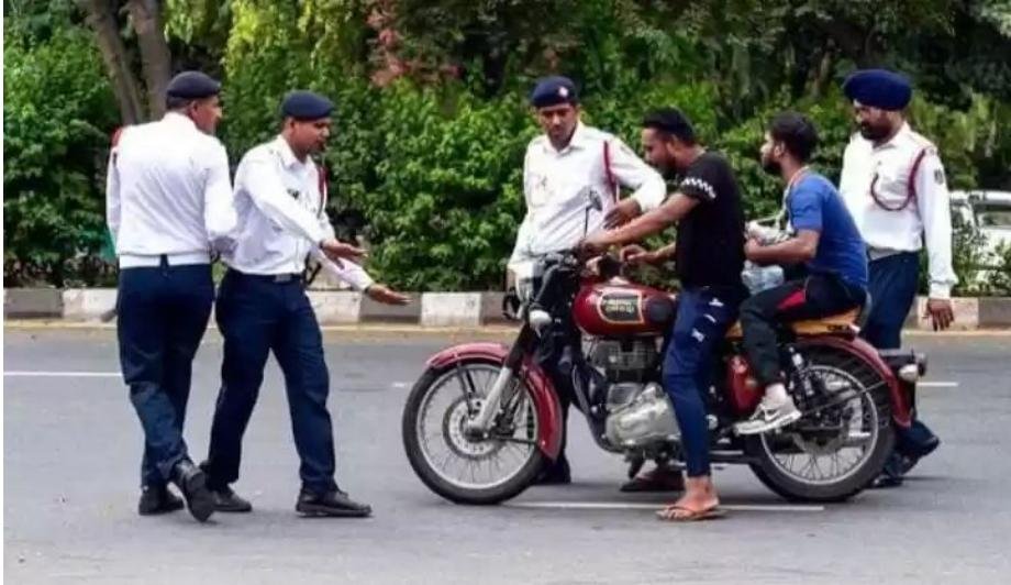 हिंदी समाचार |अब चप्पल और सैंडल भी पहन के...