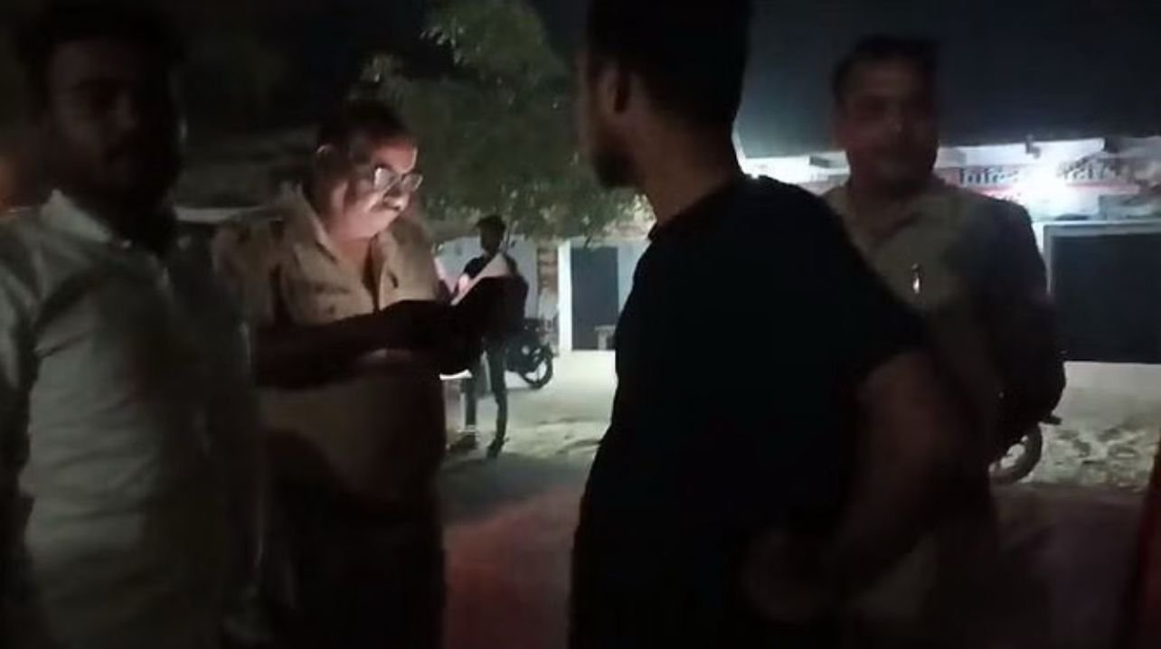 हिंदी समाचार |भदोही में SI लाइन हाजिर जबरन...