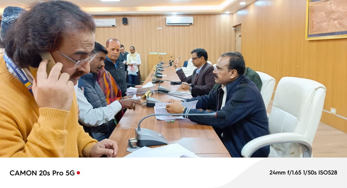 हिंदी समाचार |डीएम के जनता दरबार में 50 मामले...