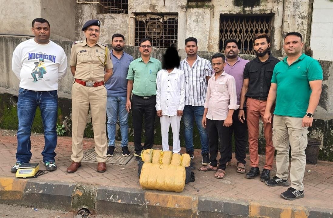 हिंदी समाचार |10 किलो गांजा के साथ तस्कर को धर...