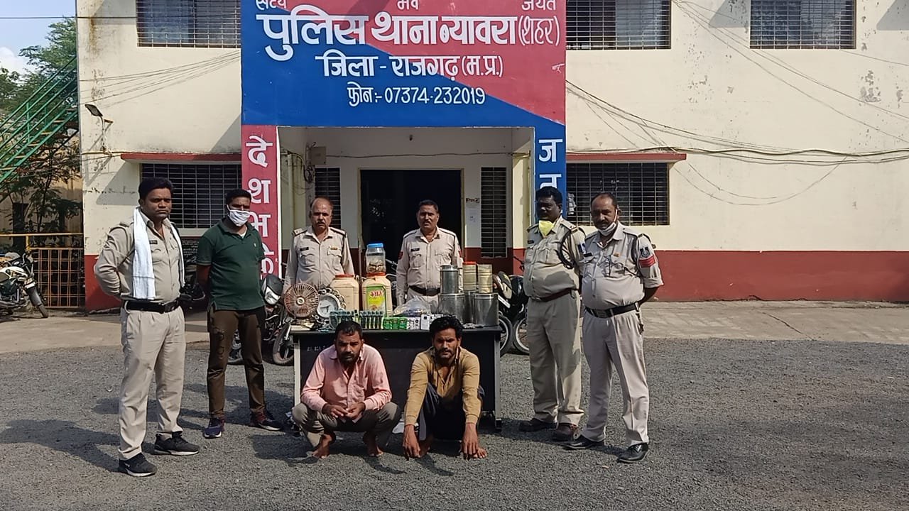 हिंदी समाचार |दुकान में चोरी करने वाले चोर...