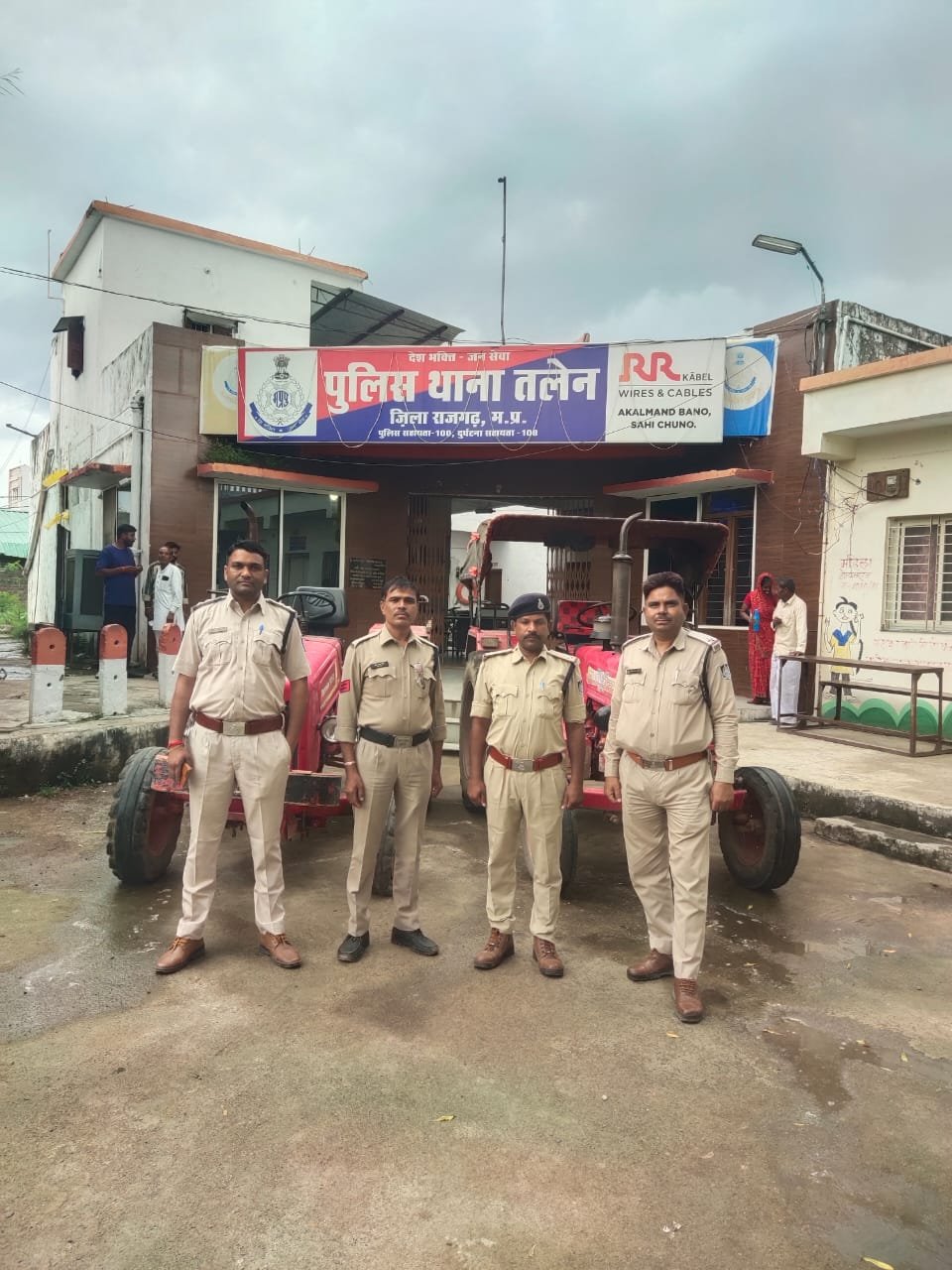 हिंदी समाचार |बंटी बबली स्टाइल में ट्रैक्टर...
