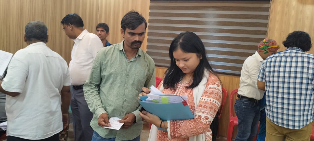 हिंदी समाचार |डीएम के साप्ताहिक जनता दरबार...