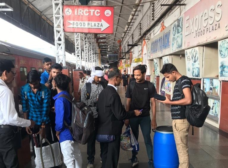 हिंदी समाचार |मेगा टिकट चेकिंग अभियान जारी...
