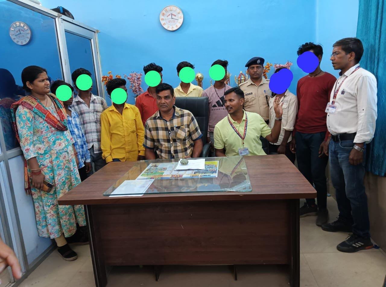 हिंदी समाचार |06 नाबालिगों को बाल मजदूरी...