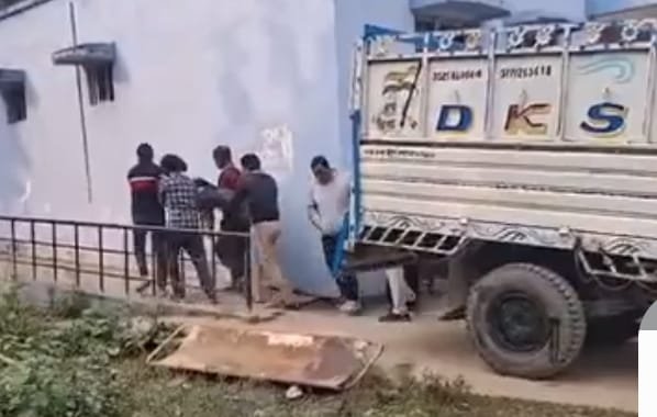 हिंदी समाचार |कोचिंग से लौट रही छात्रा का...