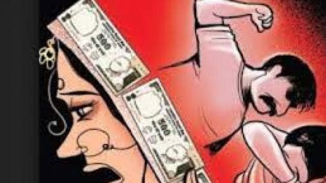 हिंदी समाचार |महिला ने सास-ससुर और पति पर...