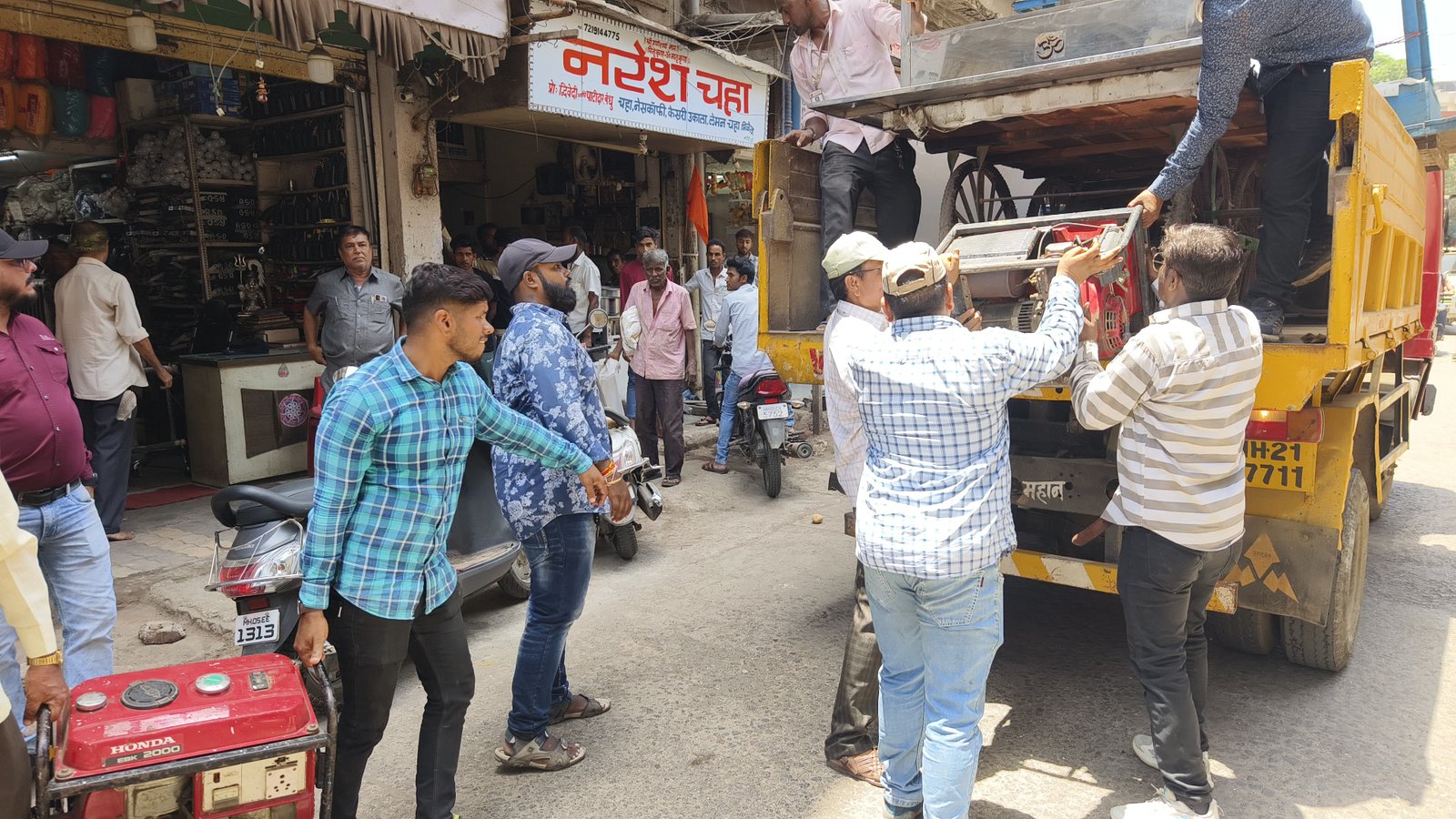 हिंदी समाचार |मनपा की फेरीवालों व अतिक्रमण...