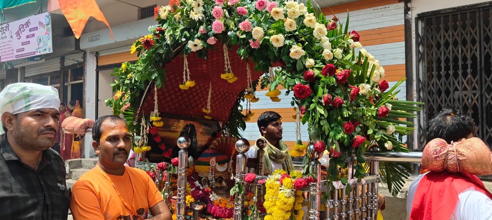 हिंदी समाचार |तलेन में भव्य व विशाल निकली...