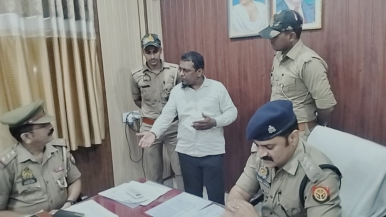 हिंदी समाचार |अवैध पटाखा सहित एक कारोबारी...