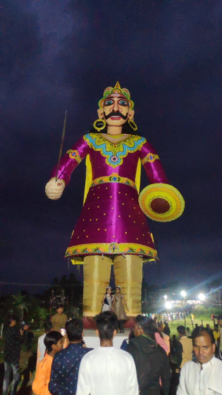 हिंदी समाचार |नगर में हुआ 35 फ़ीट ऊंचे रावण का ...