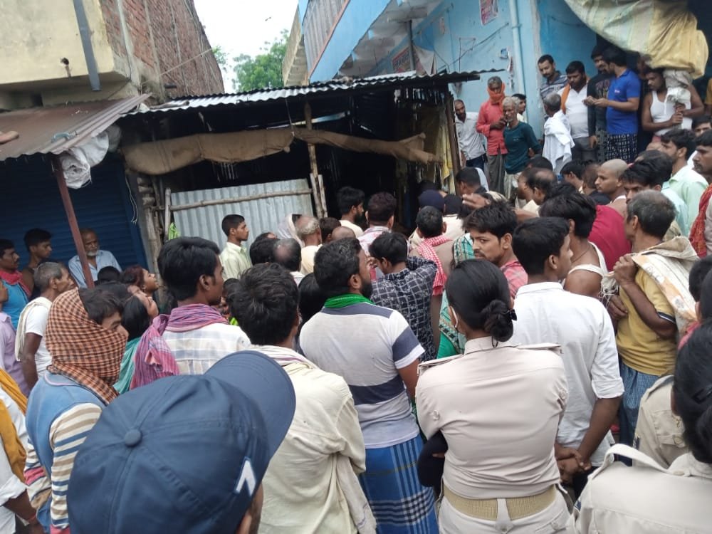 हिंदी समाचार |नुआंव बाजार में सब्जी दुकान...