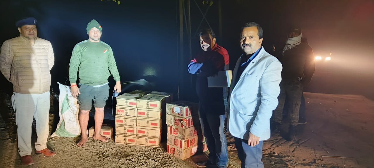 हिंदी समाचार |शराब से भरी गाड़ी नहर में कूदा...