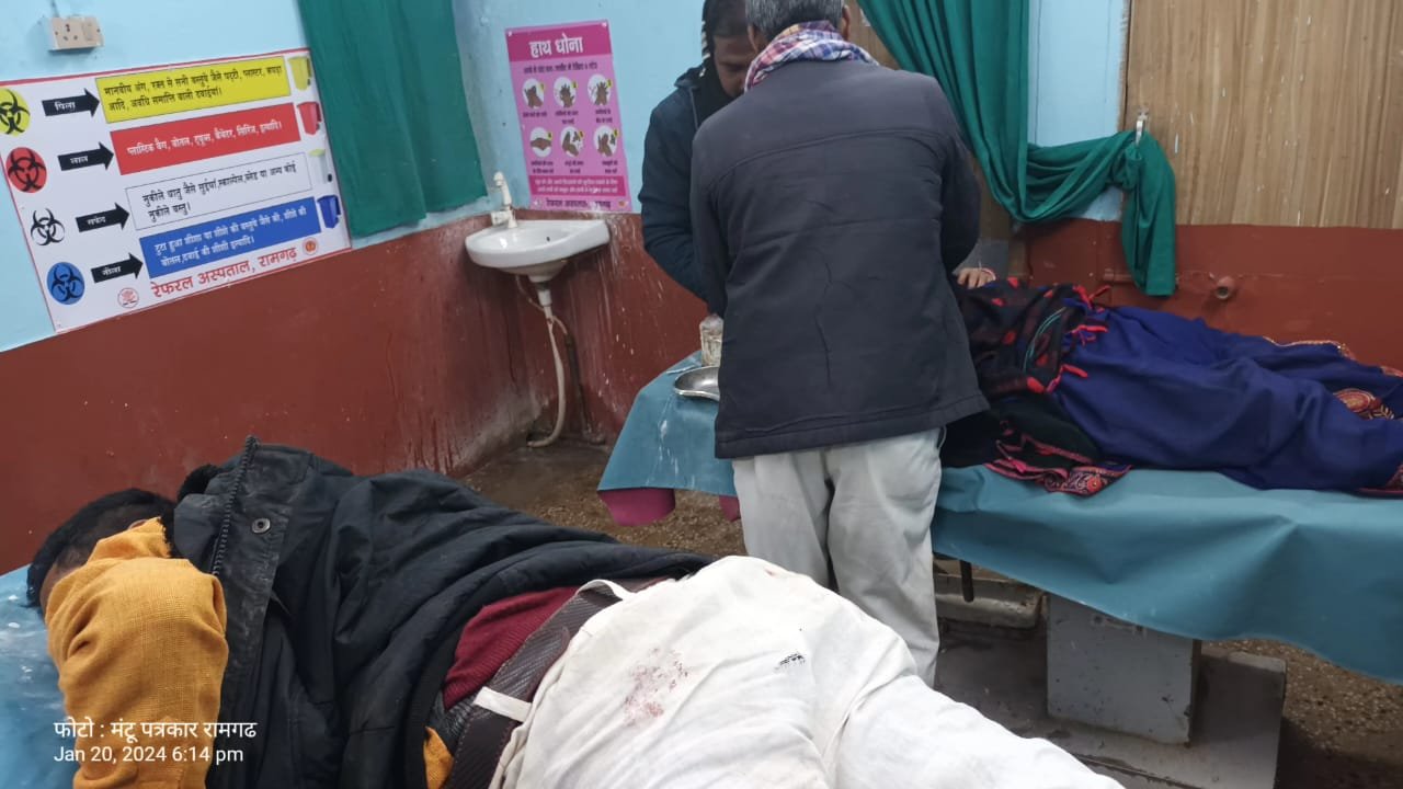 हिंदी समाचार |सड़क हादसे में तीन लोग गंभीर...