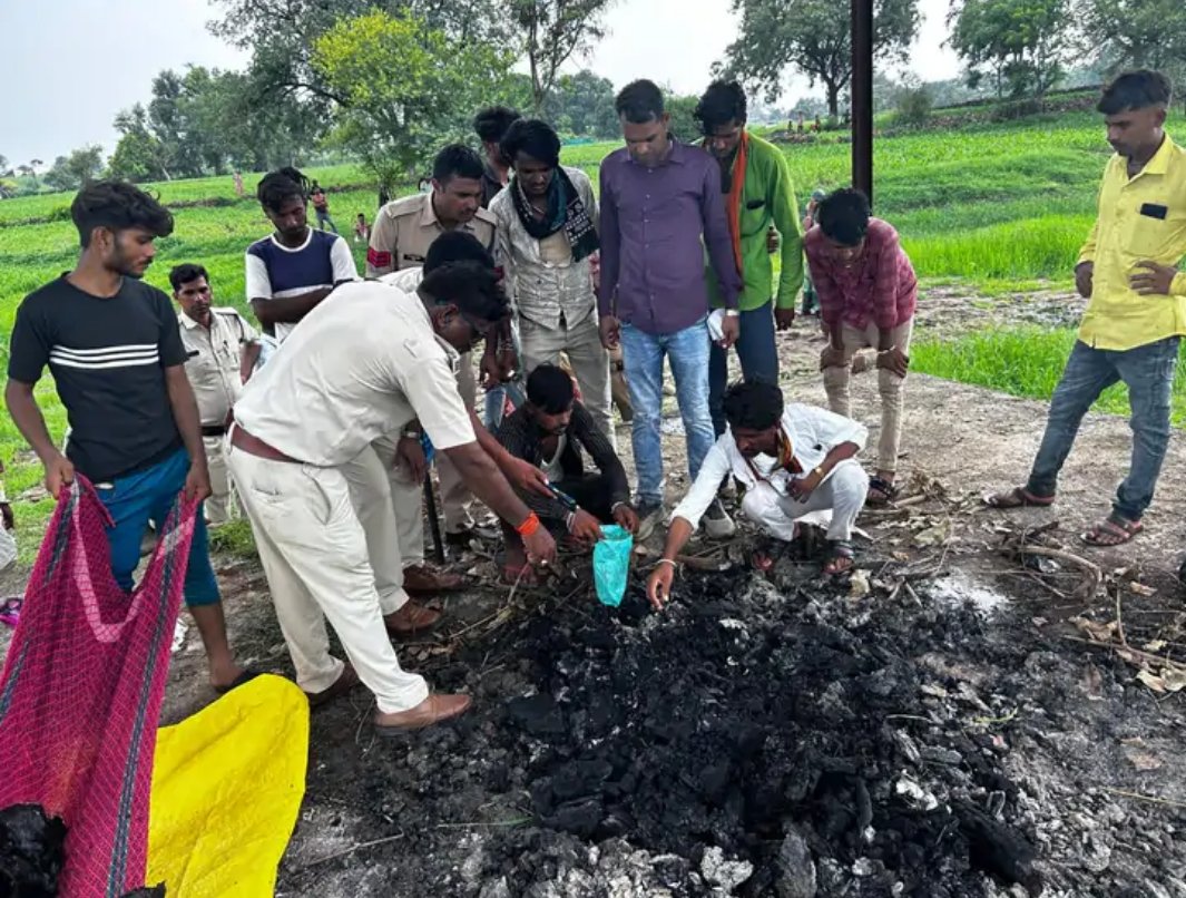 हिंदी समाचार |रीना की अधजली लाश को चिता से...