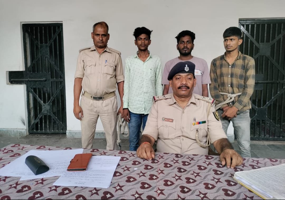 हिंदी समाचार |चोरी की बाइक के साथ तीन...