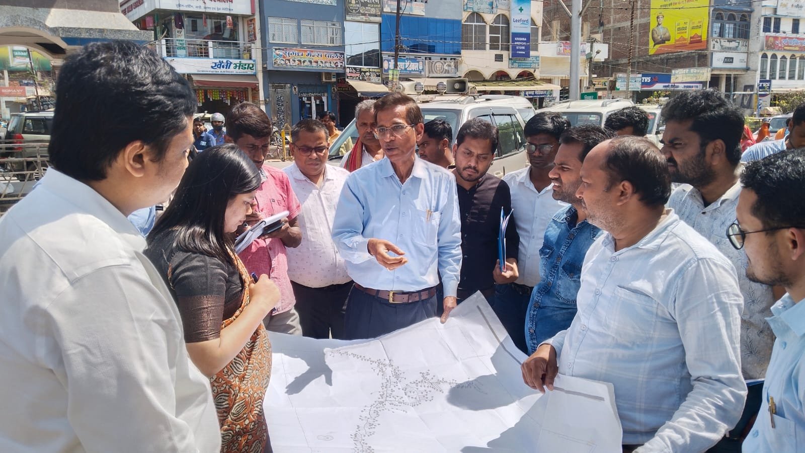 हिंदी समाचार |डीएम ने शहर के नाला का किया...