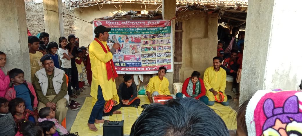 हिंदी समाचार |नुक्कड़ नाटक के माध्यम से आग...