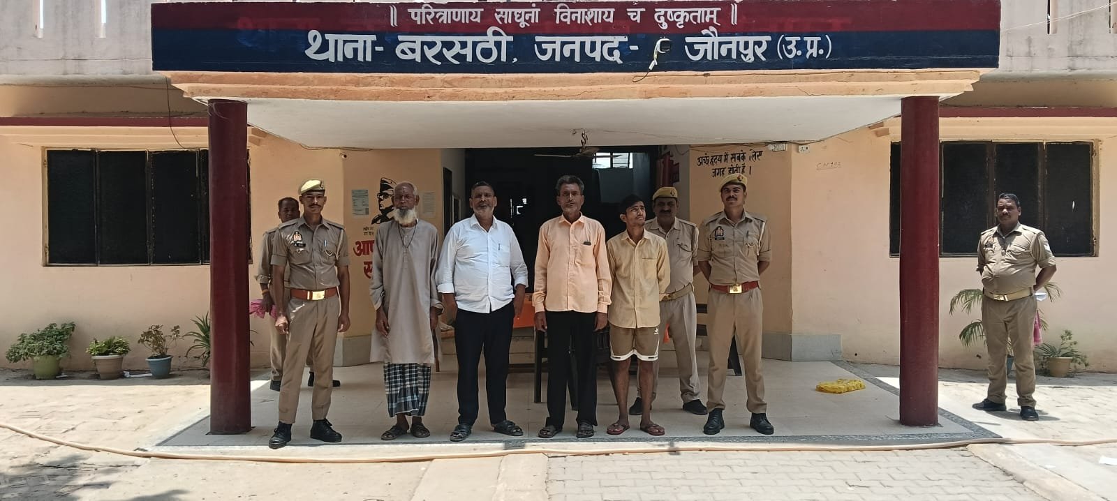 हिंदी समाचार | चार वारंटीयो को गिरफ्तार कर...