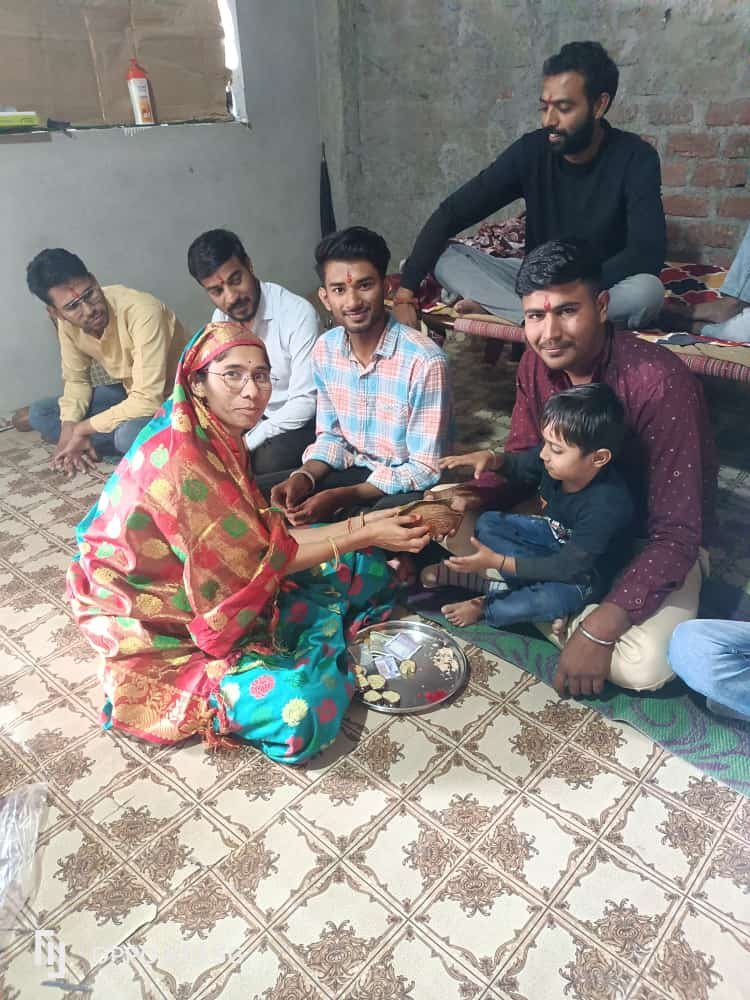 हिंदी समाचार |भाई दूज पर भाइयों को तिलक...