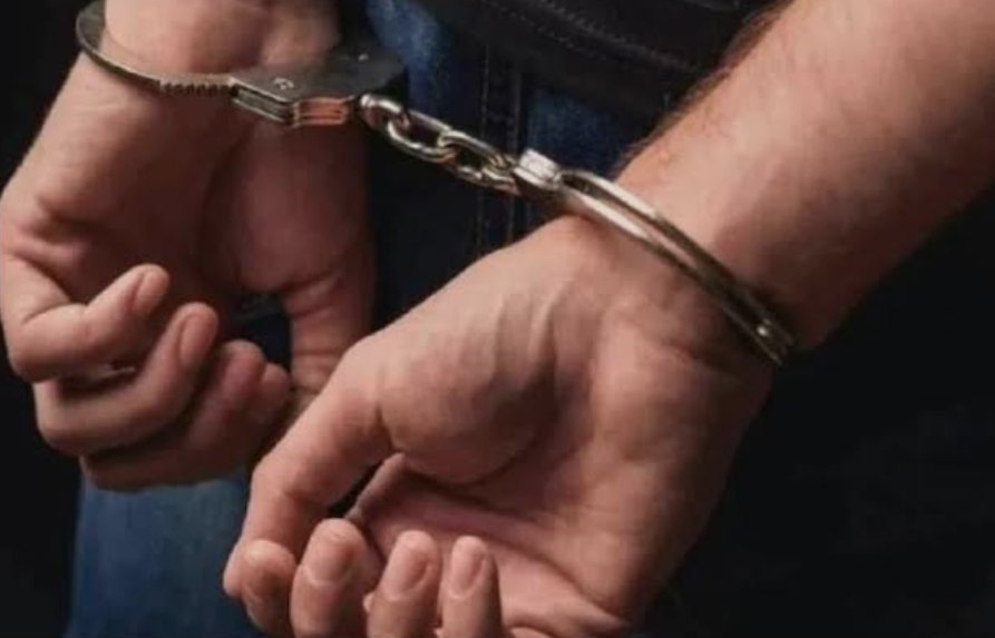 हिंदी समाचार |12 ग्राम गांजा के साथ महिला को...