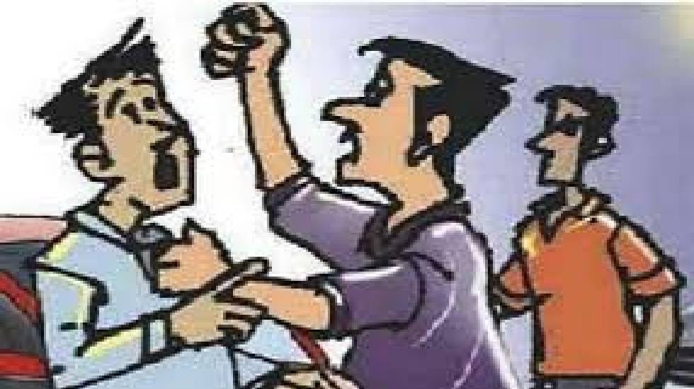 हिंदी समाचार |राजनोली में ऑटो रिक्शा खड़ा...