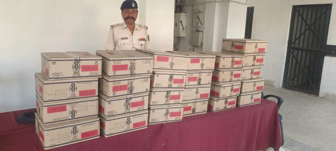 हिंदी समाचार |216 लीटर अंग्रेजी शराब सहित...