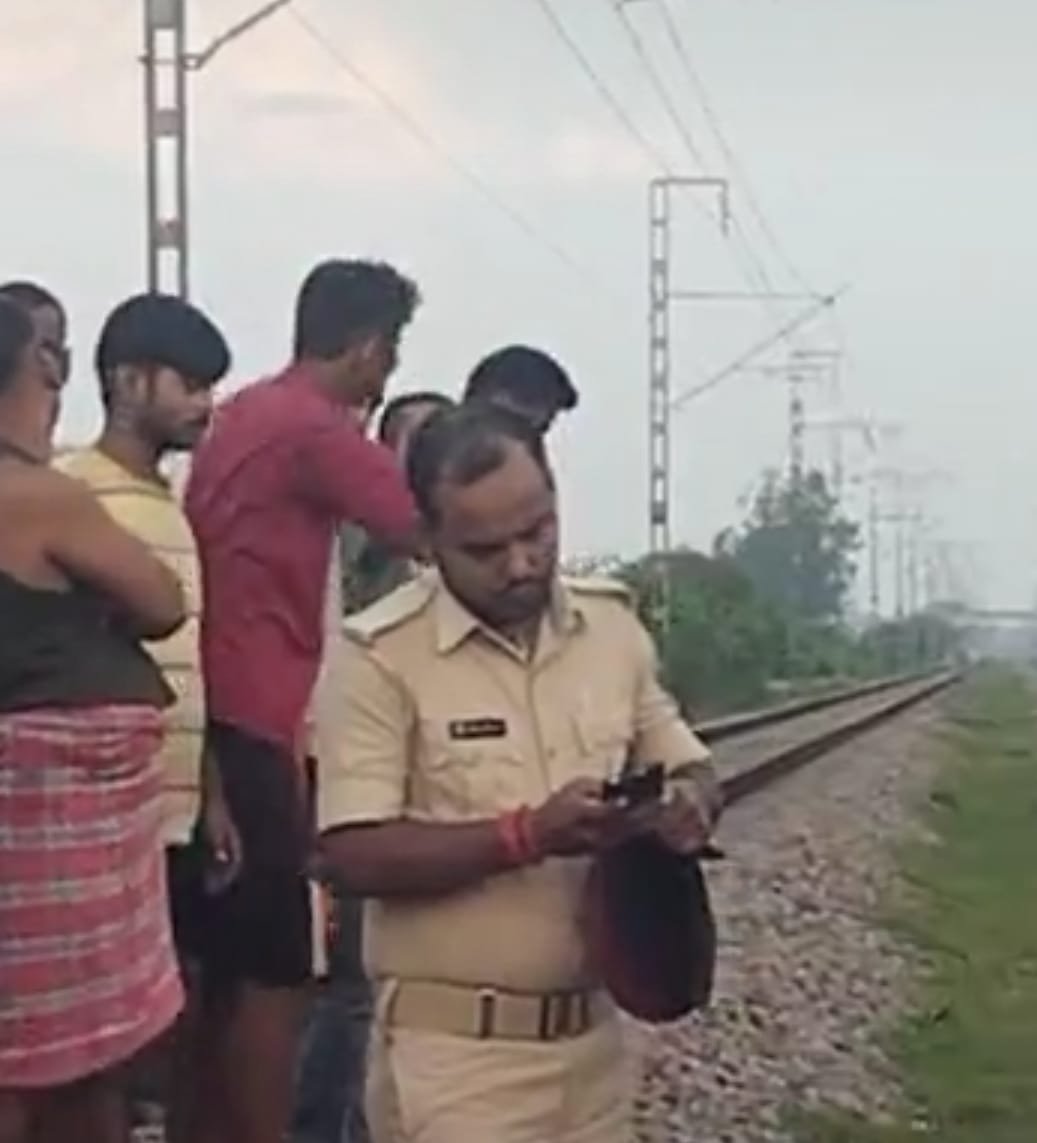 हिंदी समाचार |18 वर्षीय युवती की ट्रेन से...