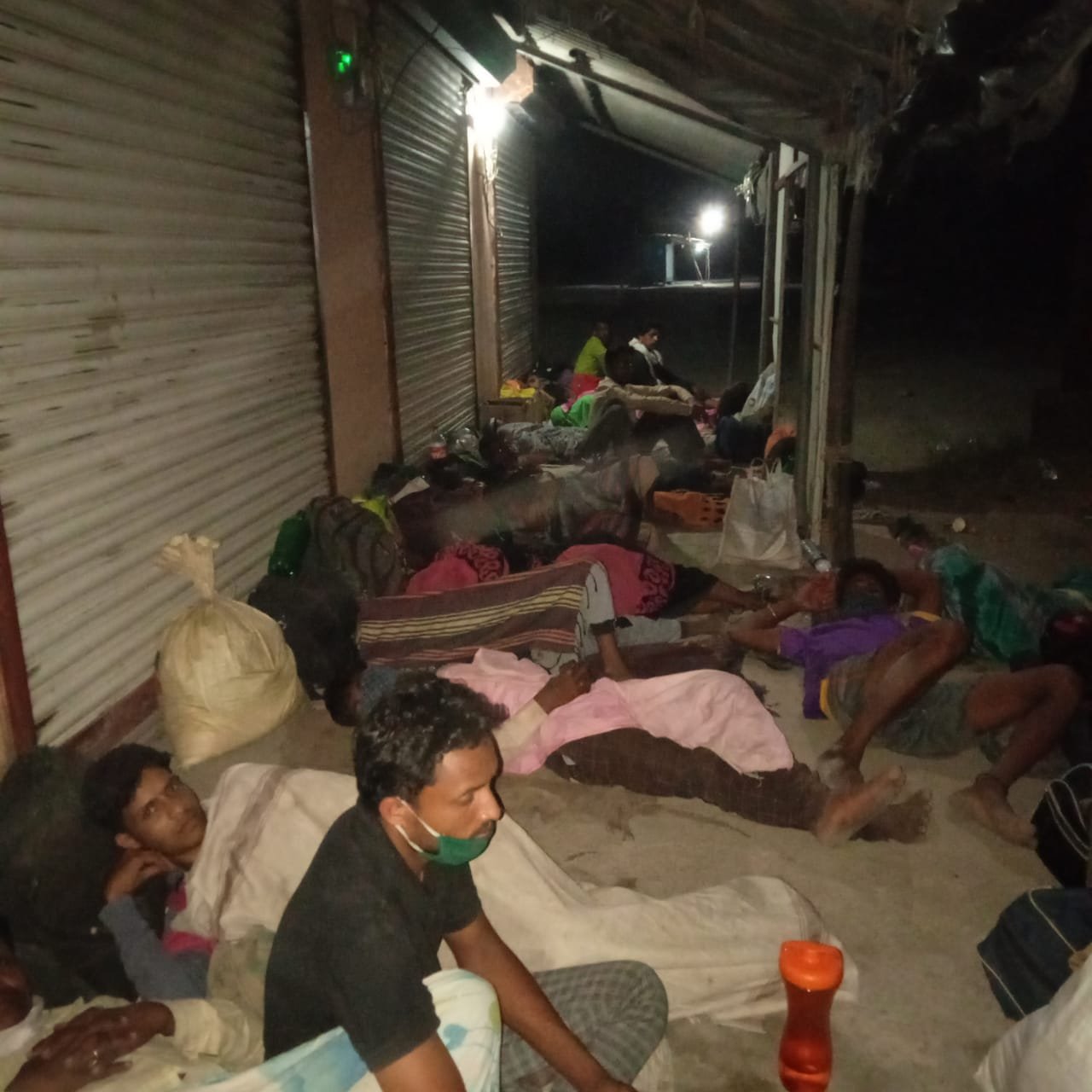 हिंदी समाचार |सहायता न मिलने से बच्चों समेत...