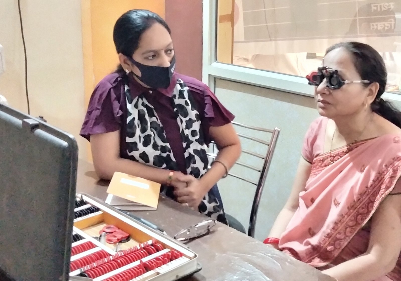 हिंदी समाचार |मनोज पांडेय आयोजित नेत्र जांच...