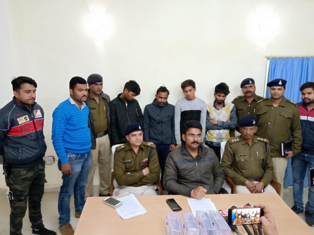 हिंदी समाचार |एटीएम बदलकर लोगों को ठगी का...