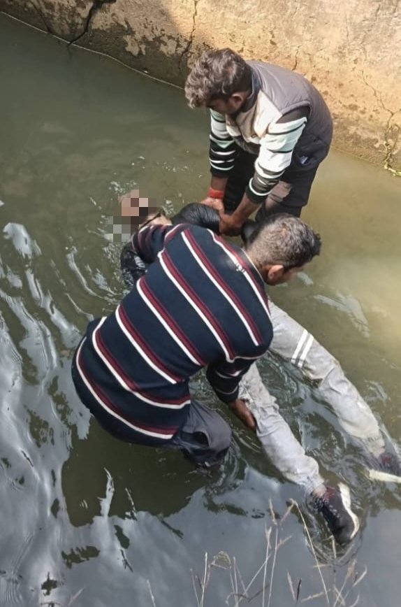 हिंदी समाचार |नहर में तैरता मिला व्यक्ति का...