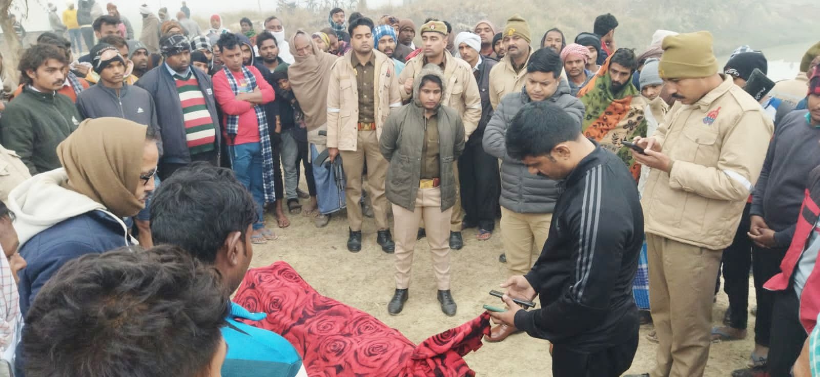 हिंदी समाचार |साड़ी के सहारे फांसी के फंदे...