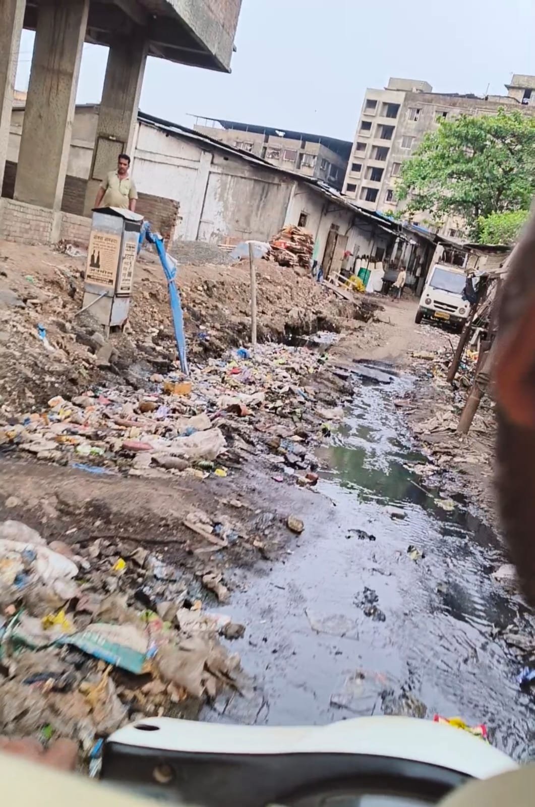 हिंदी समाचार |अधूरी ड्रेनेज लाइन बनी लोगों...