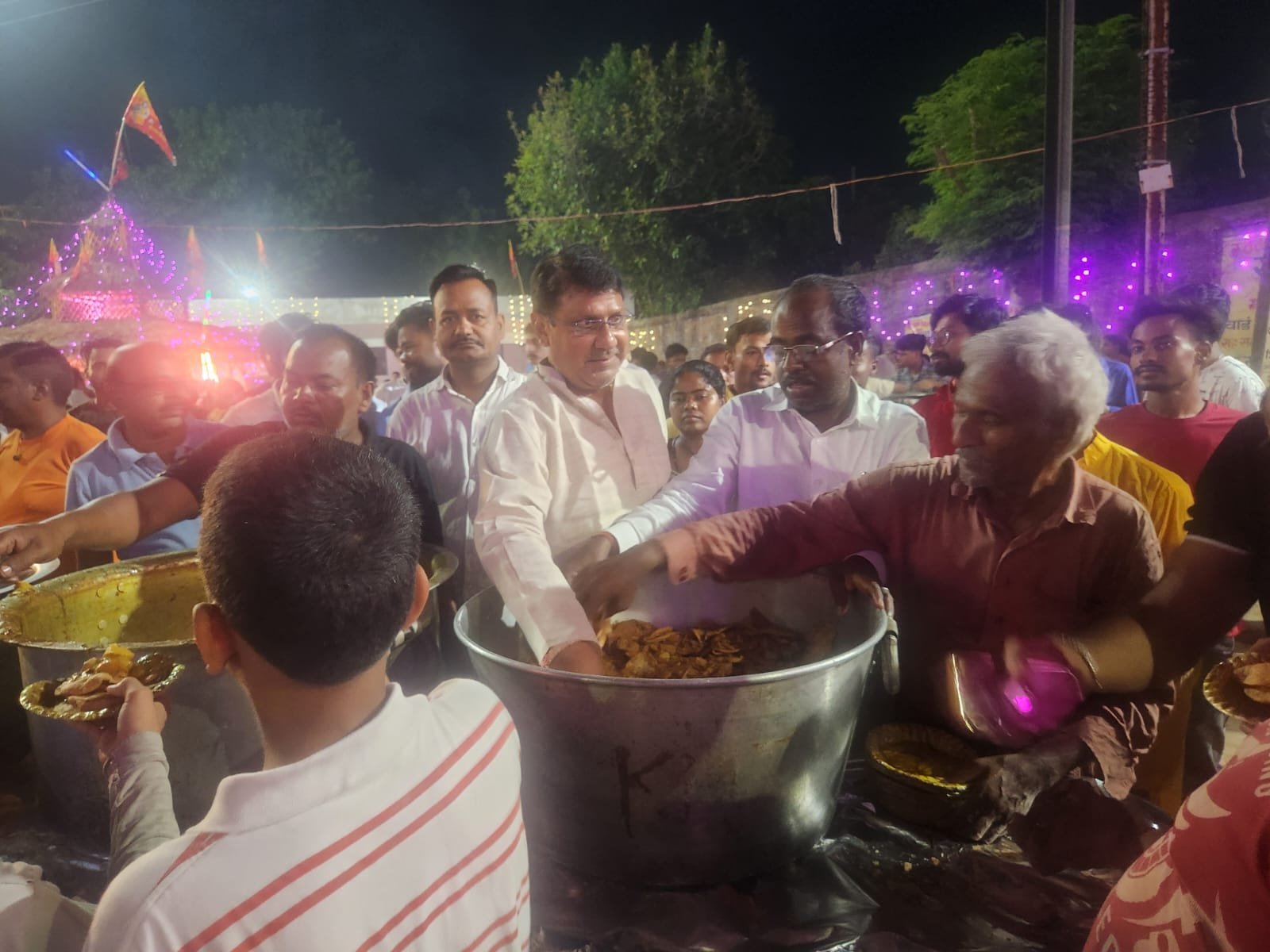 हिंदी समाचार | भव्य भंडारे के साथ संपन्न हुआ...