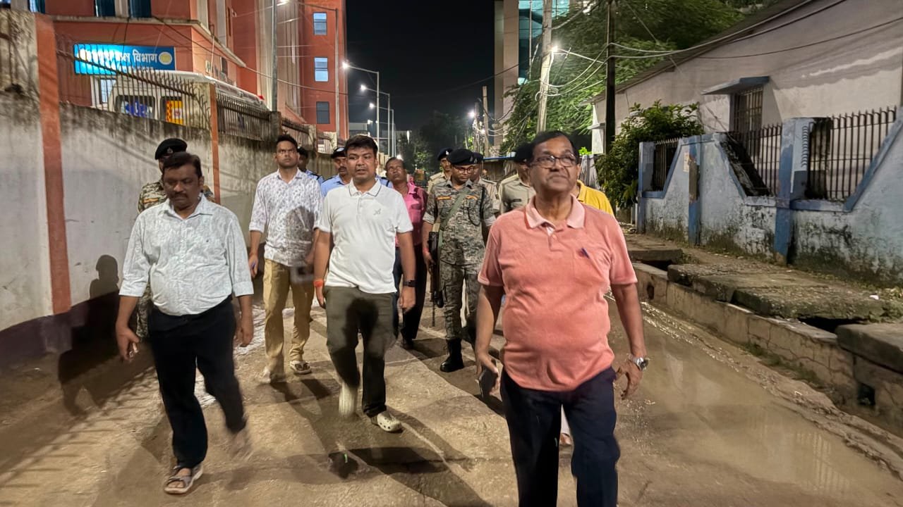 हिंदी समाचार |डीएम ने सदर अस्पताल का रात्रि...