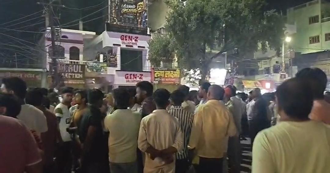 हिंदी समाचार |भभुआं में युवक की चाकू से...
